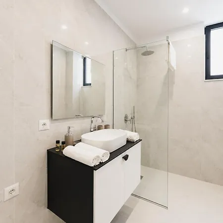 Dream Villa Golem (Tirana)